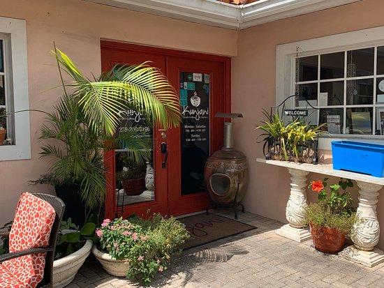 Kunjani Craft Coffee & Gallery